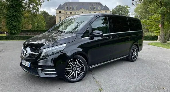 Mercedes Classe V noire vue 3/4 avant — van Taxi Bourgoin