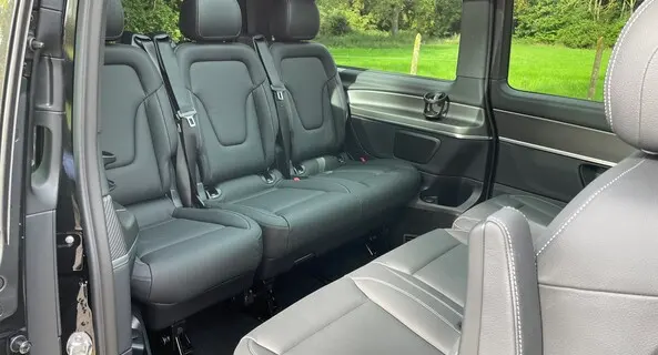 Intérieur cuir du van Mercedes Classe V 7 places — Taxi Bourgoin